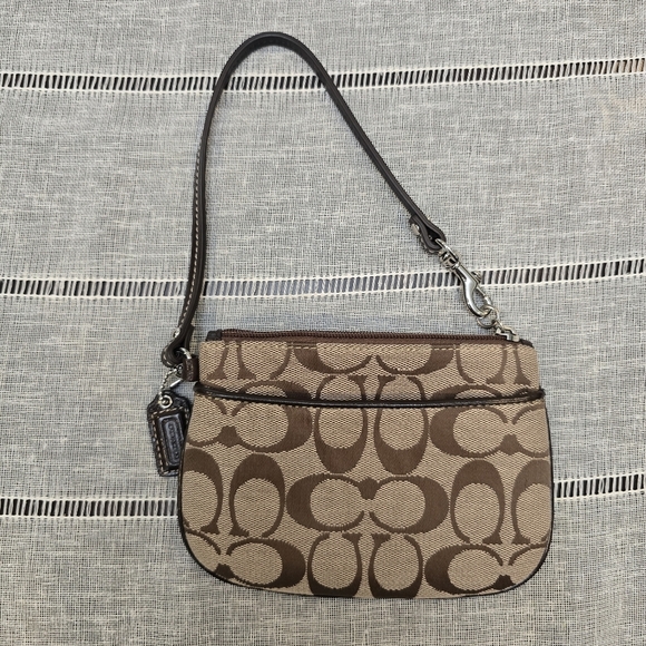 Coach Brown Signature Logo Wristet Size 6x4 Purple Lining New Whitout Tag - Picture 2 of 9